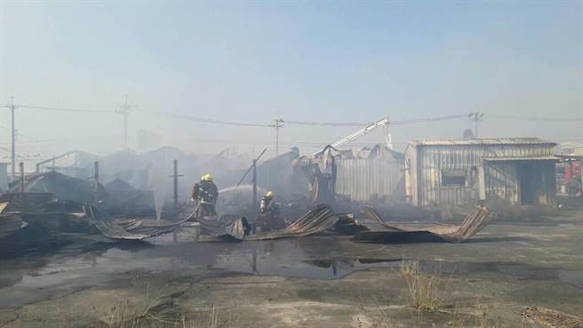 台南市盐水区岸内里一处废弃小吃部下午3点9分传出火警，幸好无人受困。(读者提供／刘秀 芬台南传真)