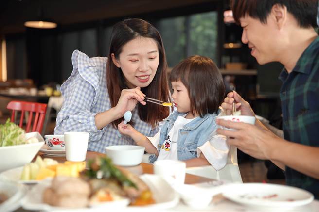 1泊2食「好食在」住房旅客，晚餐可至「手路菜中餐廳」，品嘗宜蘭在地古早味辦桌料理。（宜蘭傳藝老爺行旅提供）