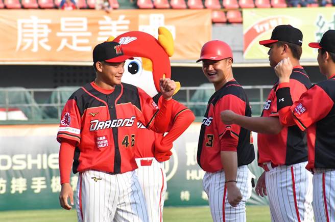 味全龍劉基鴻是中職史上最年輕第四棒。（味全龍提供）