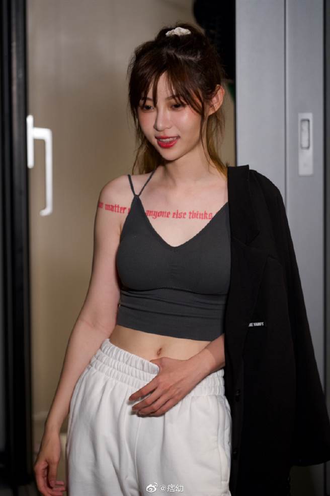 痞幼身材意外引起热议。(图／翻摄自微博)