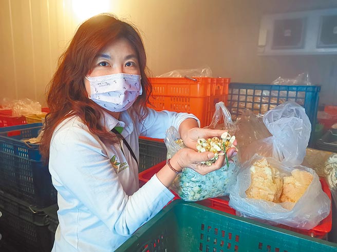 台南市麻豆區農會將打造上百坪冷藏加工廠，存放收購來的柚花、大果大旦，方便加工。（劉秀芬攝）