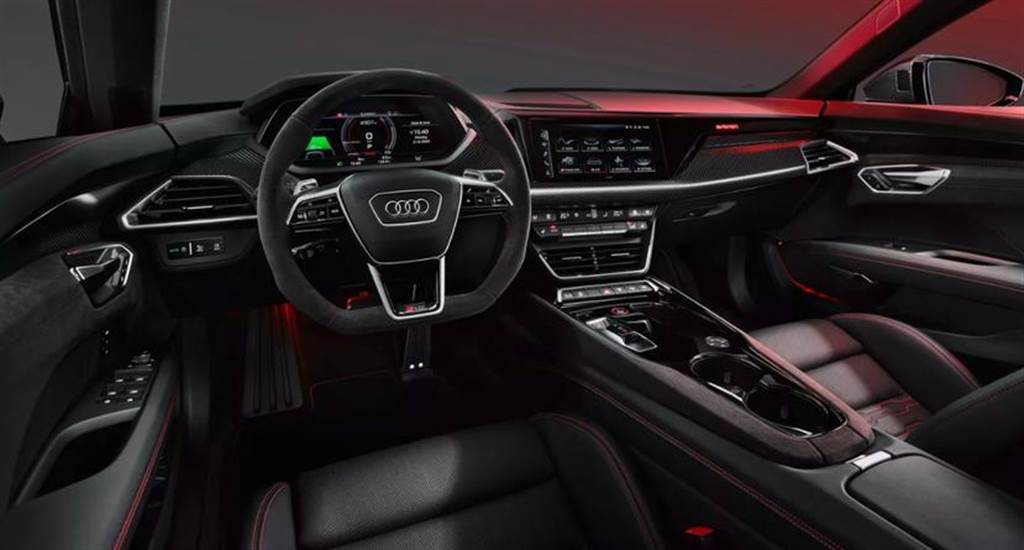 Audi e-tron GT 飆上德國無速限高速公路：四大頂規電動跑車你愛誰？
