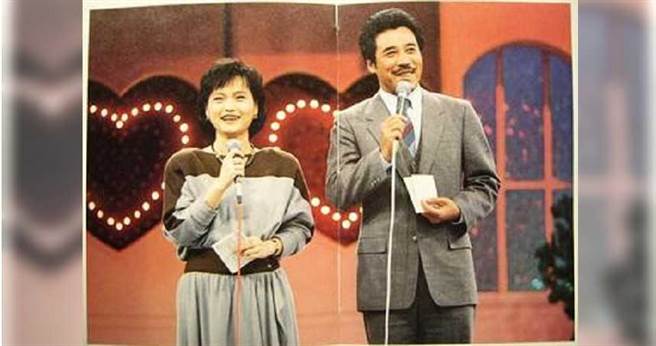 台湾第一个交友节目《我爱红娘》于1982年开播，第一代主持人为田文仲与沈春华，田文仲也凭该节目抱回2座金钟奖。（图／翻摄画面）