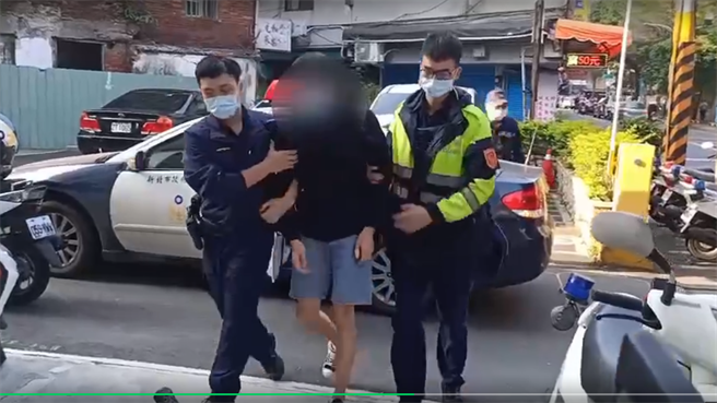 樹林警在接獲報案4小時後，在板橋大觀路3段逮捕莊男和同夥。（樹林分局提供）