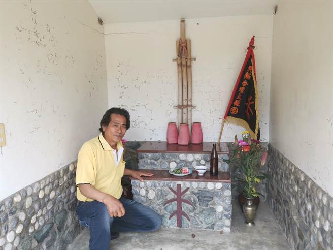 台南市左镇区穆华坤家族从200多年来从高雄、关庙、左镇一路迁移，诚敬祭拜穆家太祖，此次也将参与合坛会亲。（刘秀芬摄）