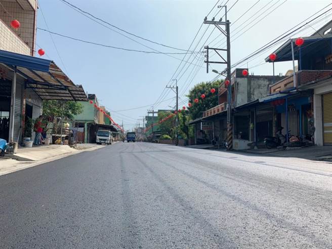 高雄市長陳其邁上任後，要求落實道路「高高平」。（圖／摘自陳其邁臉書）