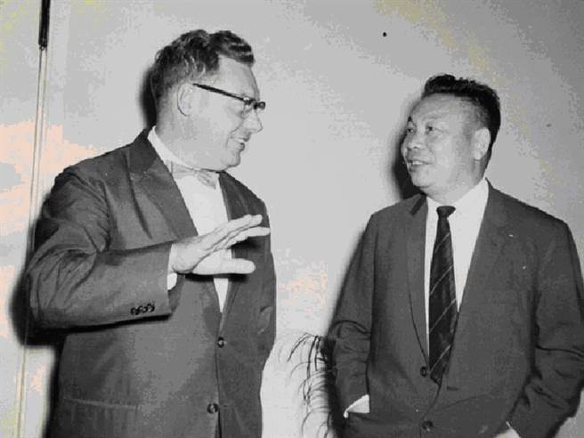 1957～1960年間，克萊恩和蔣經國。（作者提供）