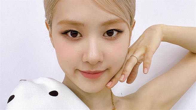 ROSÉ近日推出新专辑，并积极登上节目宣传。（图／IG@roses_are_rosie ）