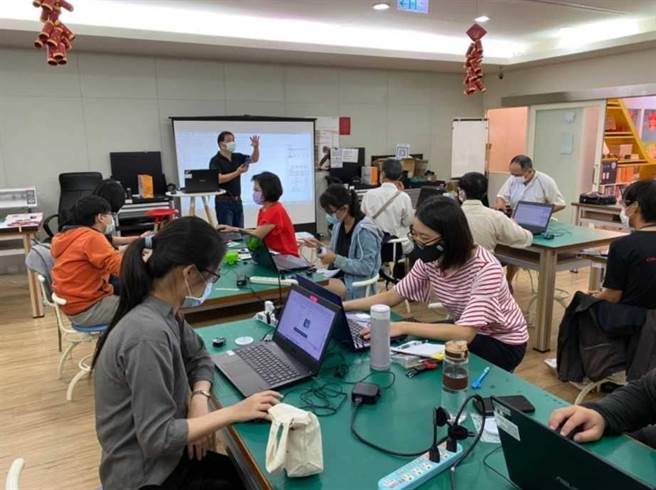 勞動力發展署中彰投分署TCN創客基地與璨陽輔助科技協會攜手合作，將在創客基地南投據點辦理幸福發聲器製作課程。（勞動力發展署中彰投分署提供／盧金足台中傳真）