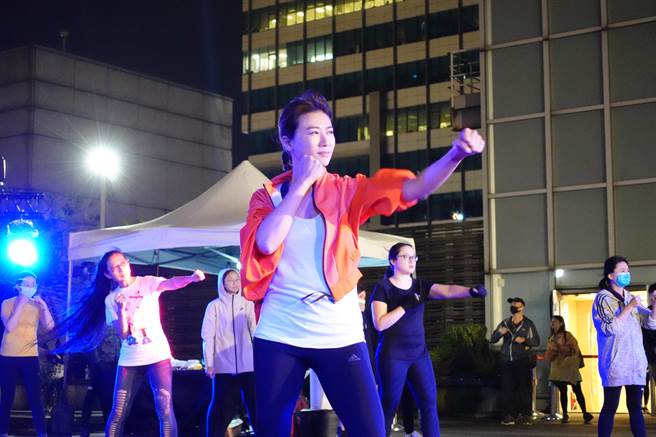 連靜雯參與空中拳擊有氧全程做好做滿。。（楠軒工作室提供）