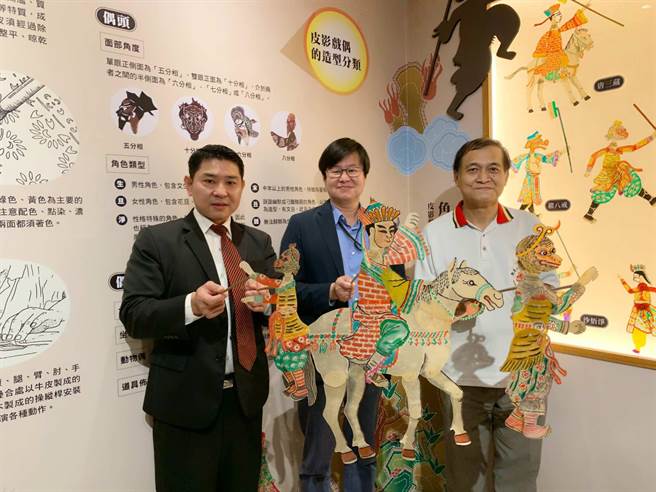 高雄翰品酒店舉辦「光影不滅-臺灣百年傳統技藝皮影戲展」。（柯宗緯攝）