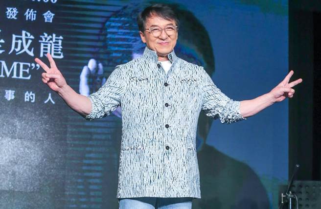 成龙曾爆出轨事件，符合算命师所说鼻子、耳朵大面相。(图/本报资料照)