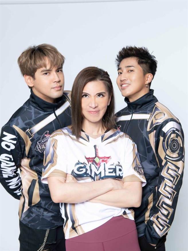 陈零九（左起）、小祯与娄峻硕携手合作。（卫视中文台提供）