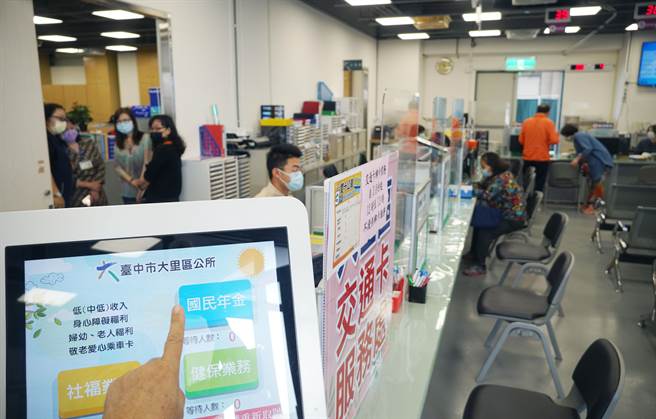 大里區公所舊辦公處拆除重建，臨時辦公處移至台中市纖維工藝博物館3樓，期許創全新風貌與格局，無縫接軌提供市民優質服務。（黃國峰攝）