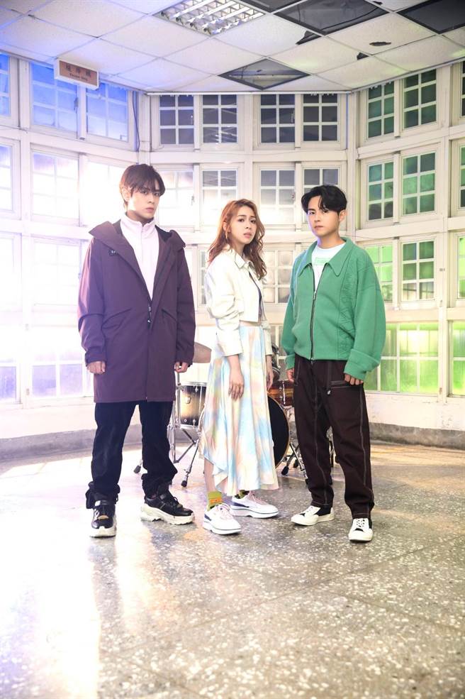 告五人〈同样一个你〉。图／相信音乐提供