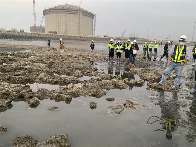 第三接收站儲槽外觀已完成，剩下內部作業正在進行中，預計明年十月可供氣。（姜霏攝）