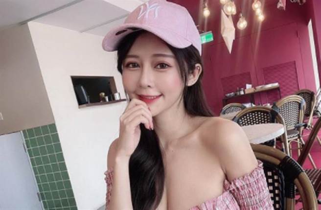 安希虽然个头娇小，却拥有傲人F级上围。(图／翻摄自IG)