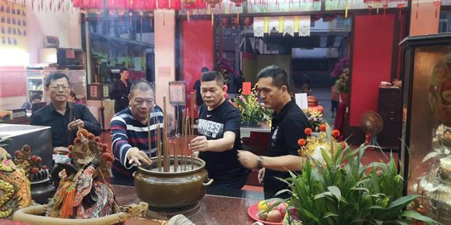 艺人澎恰恰曾向大庄妈祈求早日还清债务。（浩天宫重建委员会提供／陈淑娥台中传真）