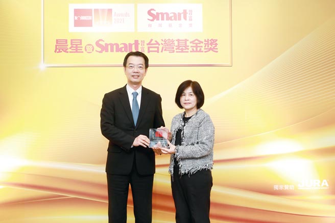 台灣證交所副總陳麗卿(右）、群益投信總經理陳明輝。圖／群益投信提供