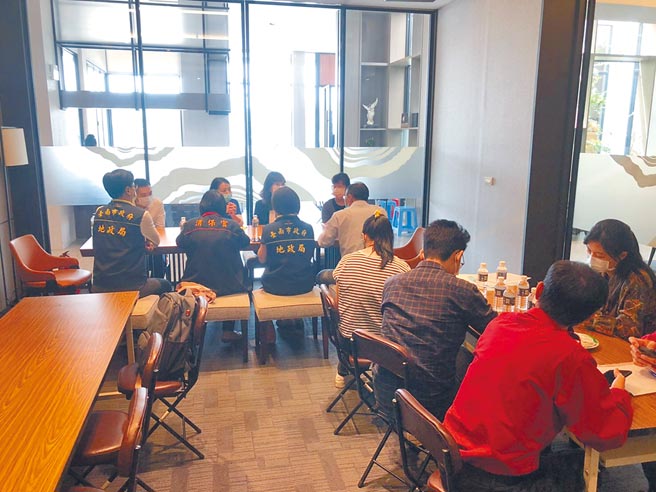 内政部14日会同台南市政府、财政部南区国税局，对远雄建设公司「明日讚」预售屋建案进行联合稽查。（内政部提供）