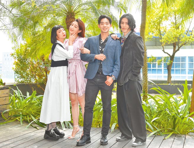 高隽雅（左起）、黄薇渟、郑暐达、林禹在新戏《恋爱是科学》中将有许多逗趣互动。（卢祎祺摄）