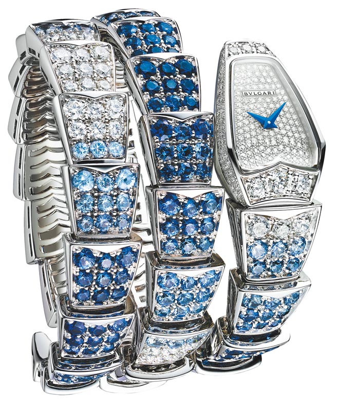 寶格麗Serpenti Viper Blue Color Wave藍寶石腕表。（寶格麗提供）