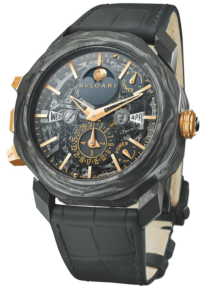 全球僅有一只的寶格麗Octo Roma大自鳴陀飛輪萬年曆腕表，是表迷鎖定鑑賞的焦點，2660萬元。（寶格麗提供）