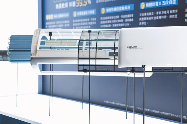 全新的日立空调家用尊荣系列新机，新增冻结洗净2.0科技，于热风乾燥行程中加入了加热热交换器，使机体内部加速乾燥、抑菌更乾净。（吴松翰摄）