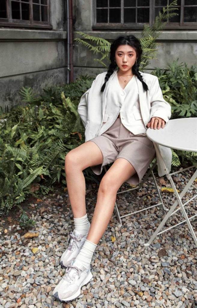 身材修長的Cindy，是高人氣的全職美妝Youtuber。（圖／翻攝自Cindy IG）