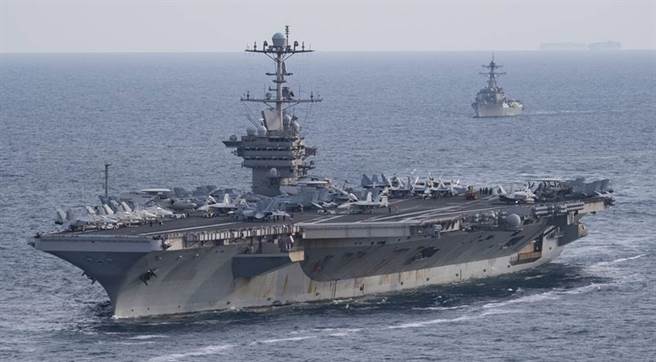美國尼米茲級核動力航母「杜魯門」號2019年7月18日穿越大西洋的畫面。（美國海軍）