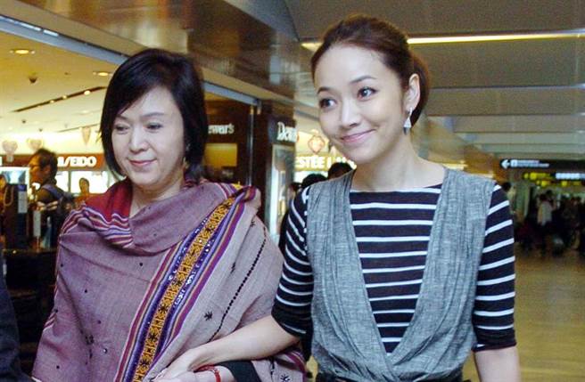 侯佩岑和妈妈林月云在陆综谈心，引发外界正反两面热议。（图／本报系资料照片）