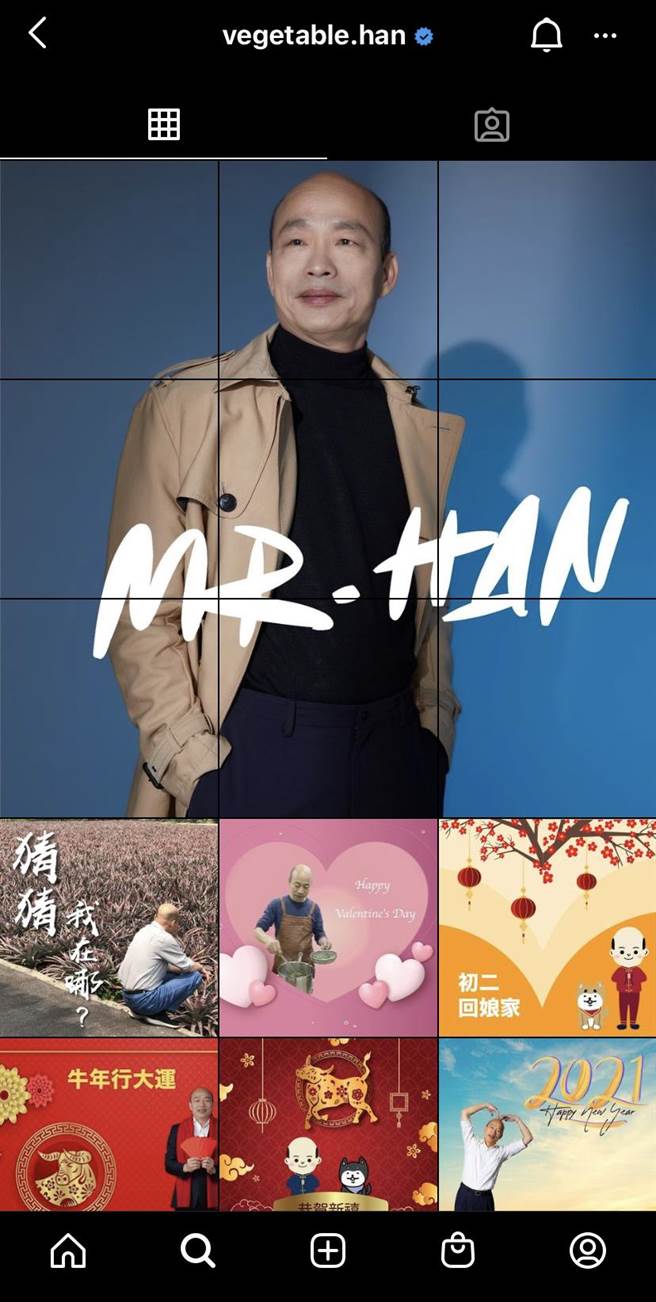 韩国瑜15日晚间悄悄在IG换上新照片，一改过去招牌蓝衬衫，换穿黑衣黑裤、搭配卡其色大衣充满韩风。（翻摄自韩国瑜IG）