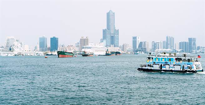 高雄渡輪與「黃阿瑪的後宮生活」合作，為港內渡輪觀光增添亮點（攝影/陳建豪）