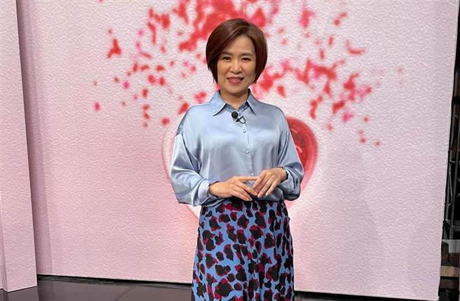 杨月娥见路边椅子绑上铁炼，不禁感嘆人心正在转变。（图／杨月娥脸书）