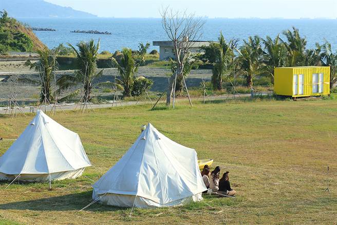宽阔无垠的大海就在眼前，带来舒服凉爽的海风。（摄影/李惠洲）