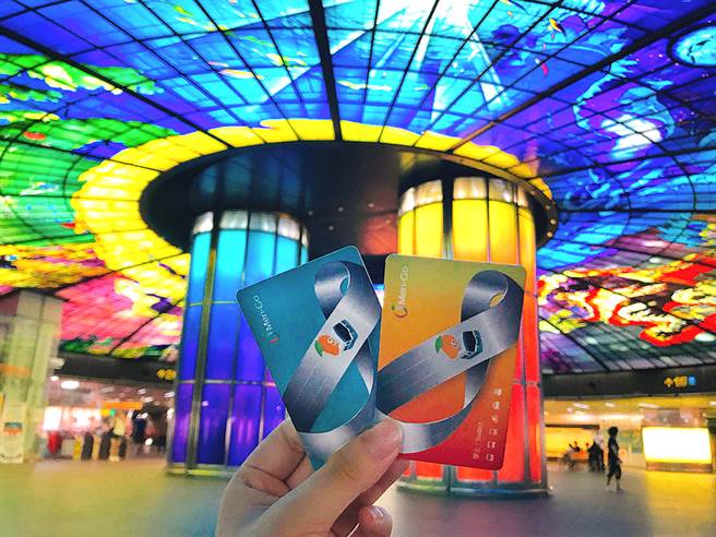 採月票方式计费的MeN Go卡，整合了高雄市捷运、公车、轻轨、渡轮、YouBike 2.0五大公共运具。（图片提供/高雄市捷运(股)公司）