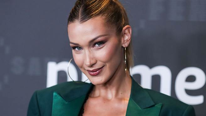 Bella Hadid近日在IG上晒出一系列造型侧拍，吸引目光。（图／达志影像）