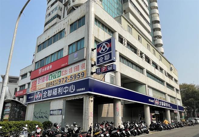 高雄企业出手买店面，图为楠梓区全联左营海总店（台湾房屋集团趋势中心提供）。