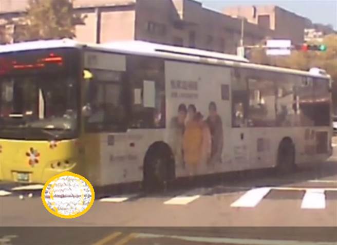 北市98岁老妇过马路遭公车辗毙。(陈鸿伟翻摄）