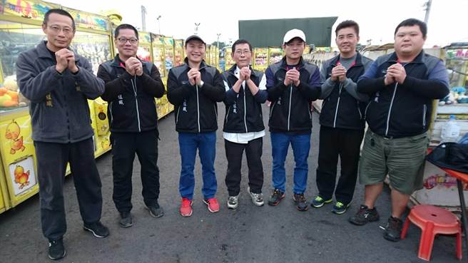 云林夜市慈爱会于2010年成立，一开始创会只有50名夜市摊贩，他们用辛苦赚的铜板钱捐助中低、低收入户丧葬费用，目前赞助会员人数突破5500人。（资料照片／周丽兰摄）