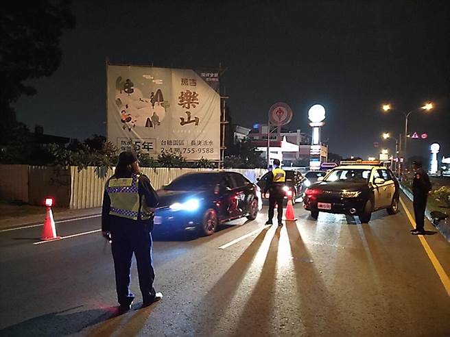 男子酒驾上路遭拦检，脱口一句脏话要多判1个月。图与新闻事件无关。(本报资料照片)