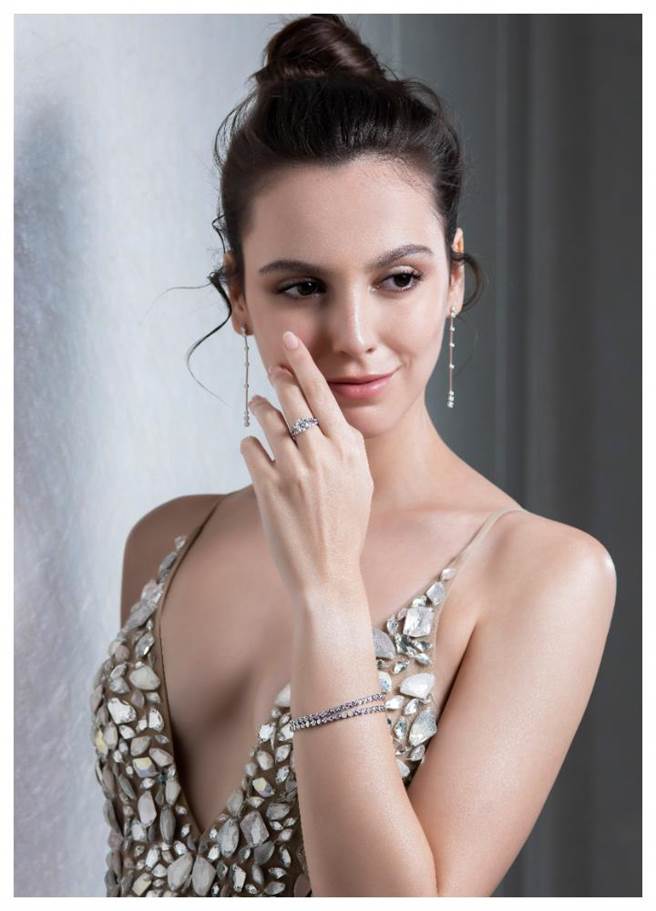 HEARTS ON FIRE钻石入门款SPARKLING DIAMONDS系列，小资女入手不心疼。（HOF提供）