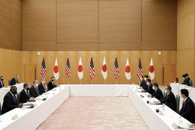 美日外交和国防首长举行2+2会谈，会后点名批判中国大陆不守国际秩序，造成美日同盟与国际社会面临挑战。(图/美联社)