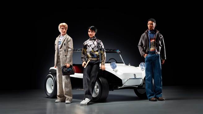 圖二：Berluti 慶祝玩偶肯尼60周年紀念，為肯尼製作三套服裝，五月進行線上拍賣幫助重症兒童。（Berluti提供）