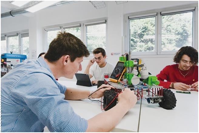 DBA博士课程成立不到3年就获得DUBAI RANKINGTM认证，全球第一名。图／林肯提供