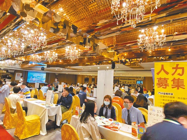 劳动市场从谷底翻升，从人力银行最新调查数据观察，企业乐观预期第2季业绩上扬，73％业主正抢才开缺。（本报资料照片）