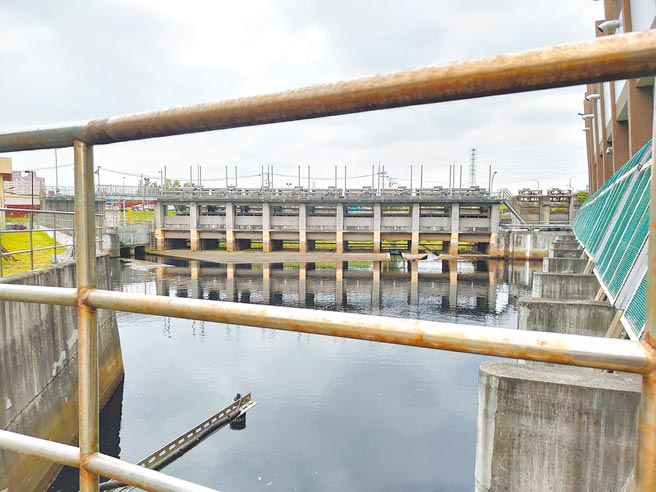 新北规画于境内设置2处水肥投入站，地址选定汐止抽水站、芦洲抽水站旁，图为芦洲抽水站。（戴上容摄）