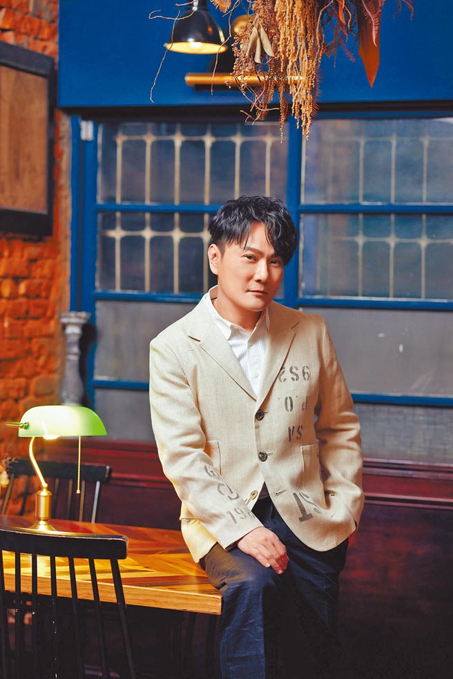 張信哲不惜重本製作新專輯《就懂了》。（潮水音樂提供）