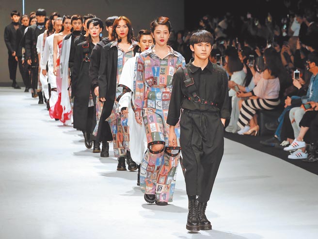 INF秋冬系列以时光机为主题。（粘耿豪摄）