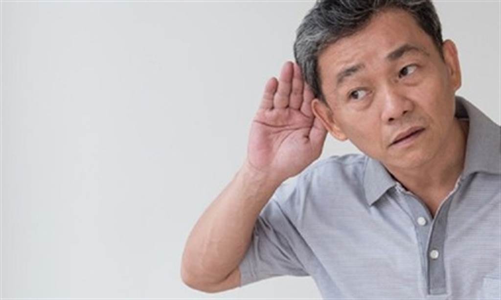 耳朵是腦力的保護傘！當聽力出現問題時，適當運用助聽器，是預防失智的好幫手。(示意圖/康健雜誌提供)